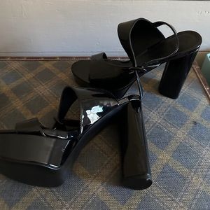 Women’s Guess platform shoes black patent leather ankle strap size 9.5
